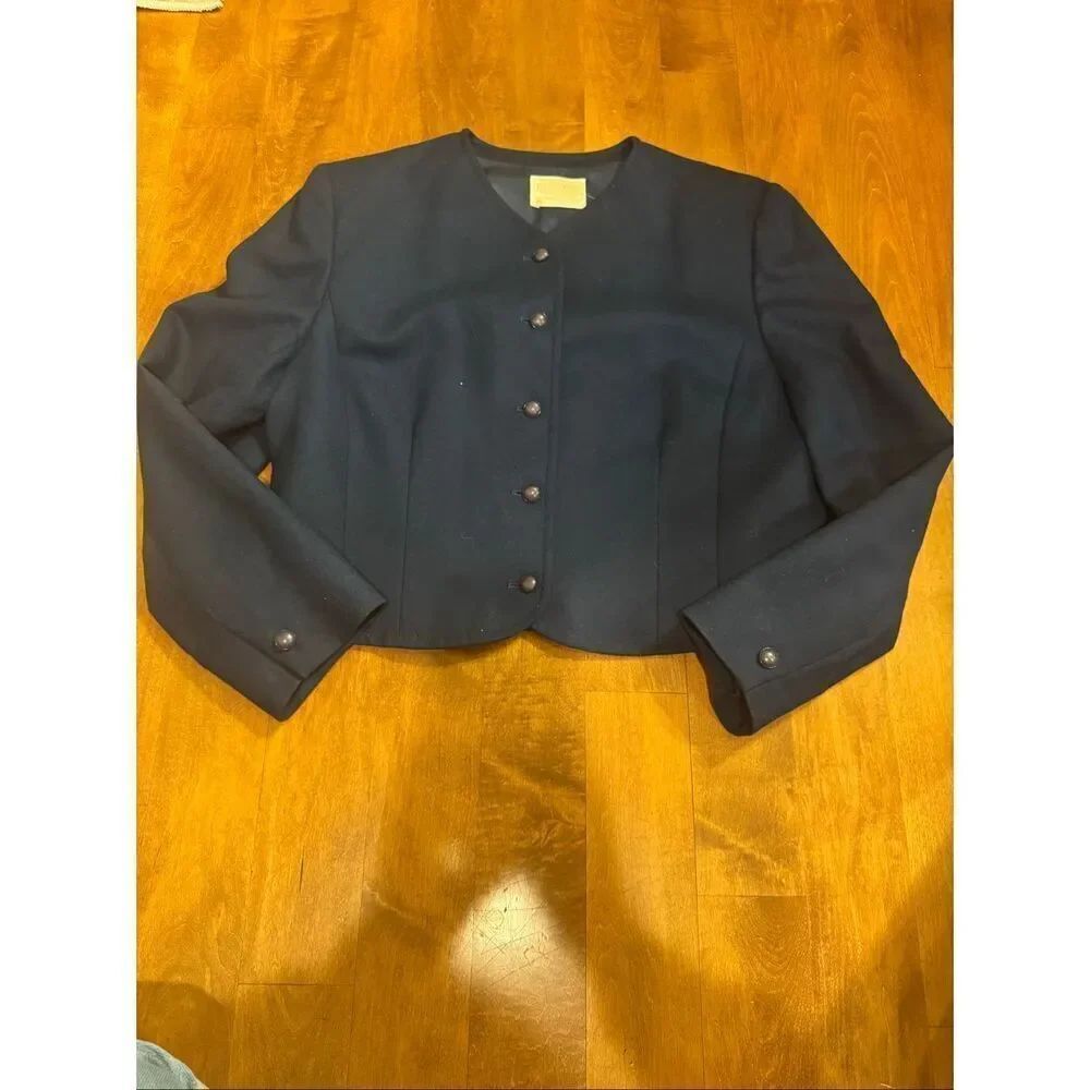 Woman’s vintage Pendleton 100% virgin wool blazer jacket size small made in the